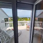 Me Living - - Strandnaehe * Пула