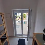 Me Living - - Strandnaehe Пула