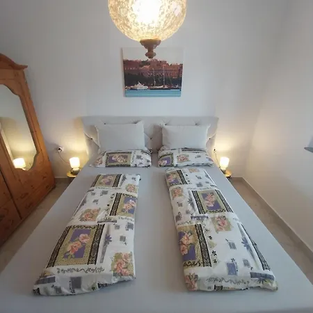 Me Living - - Strandnaehe