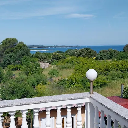 Me Living - - Strandnaehe