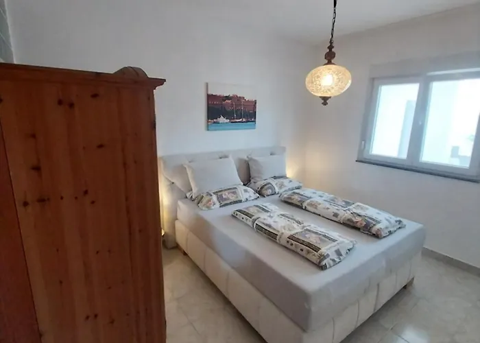 Me Living - - Strandnaehe Pula