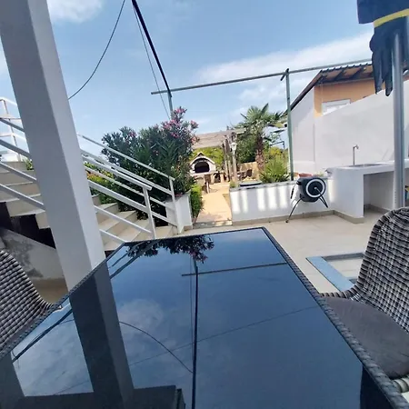 Me Living - - Strandnaehe * Pula