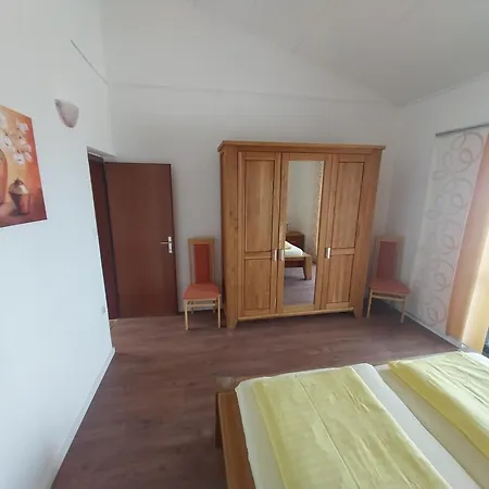 Me Living - - Strandnaehe Apartment Pula