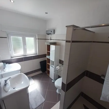 Me Living - - Strandnaehe * Pula