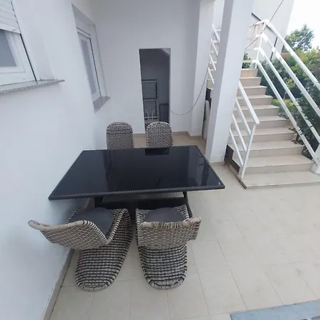 Me Living - - Strandnaehe Apartment Pula