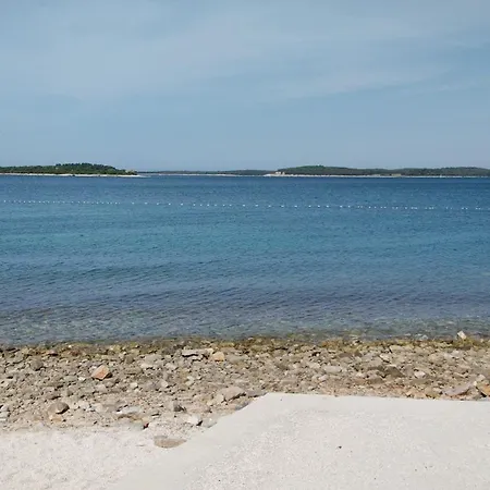 Me Living - - Strandnaehe Pula