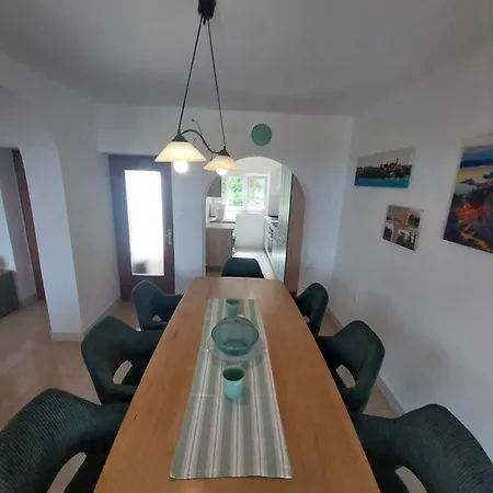 Me Living - - Strandnaehe * Pula