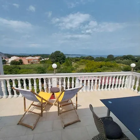 Me Living - - Strandnaehe Apartament Pula