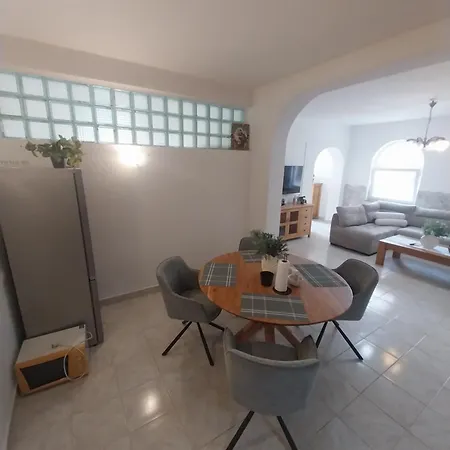 Me Living - - Strandnaehe Apartmán Pula