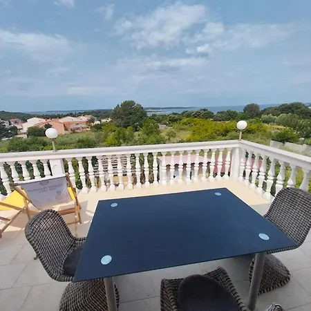 Me Living - - Strandnaehe