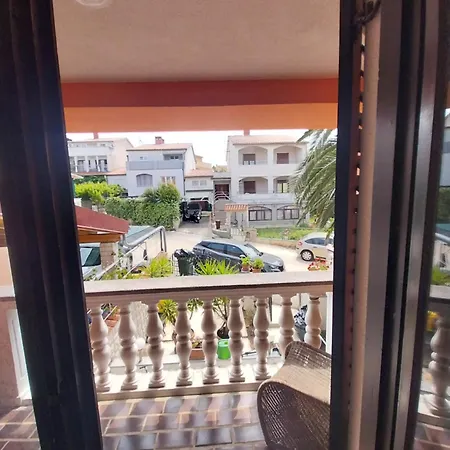 Me Living - - Strandnaehe Pula