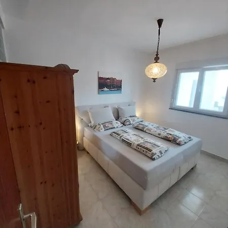 Me Living - - Strandnaehe Pula