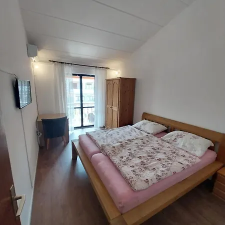 Me Living - - Strandnaehe * Pula