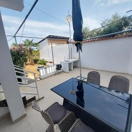 Me Living - - Strandnaehe *