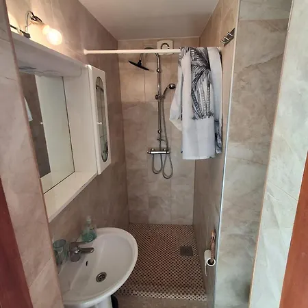 Me Living - - Strandnaehe Pula