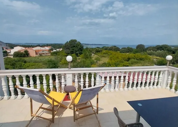 Me Living - - Strandnaehe Appartement Pula