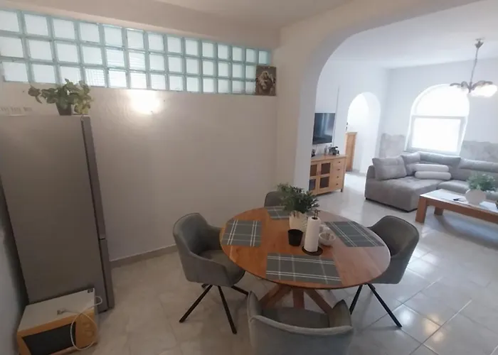 Me Living - - Strandnaehe Appartement Pula