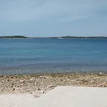 Me Living - - Strandnaehe Pula