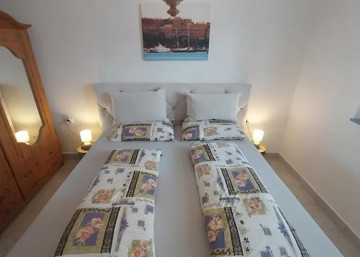 Me Living - - Strandnaehe